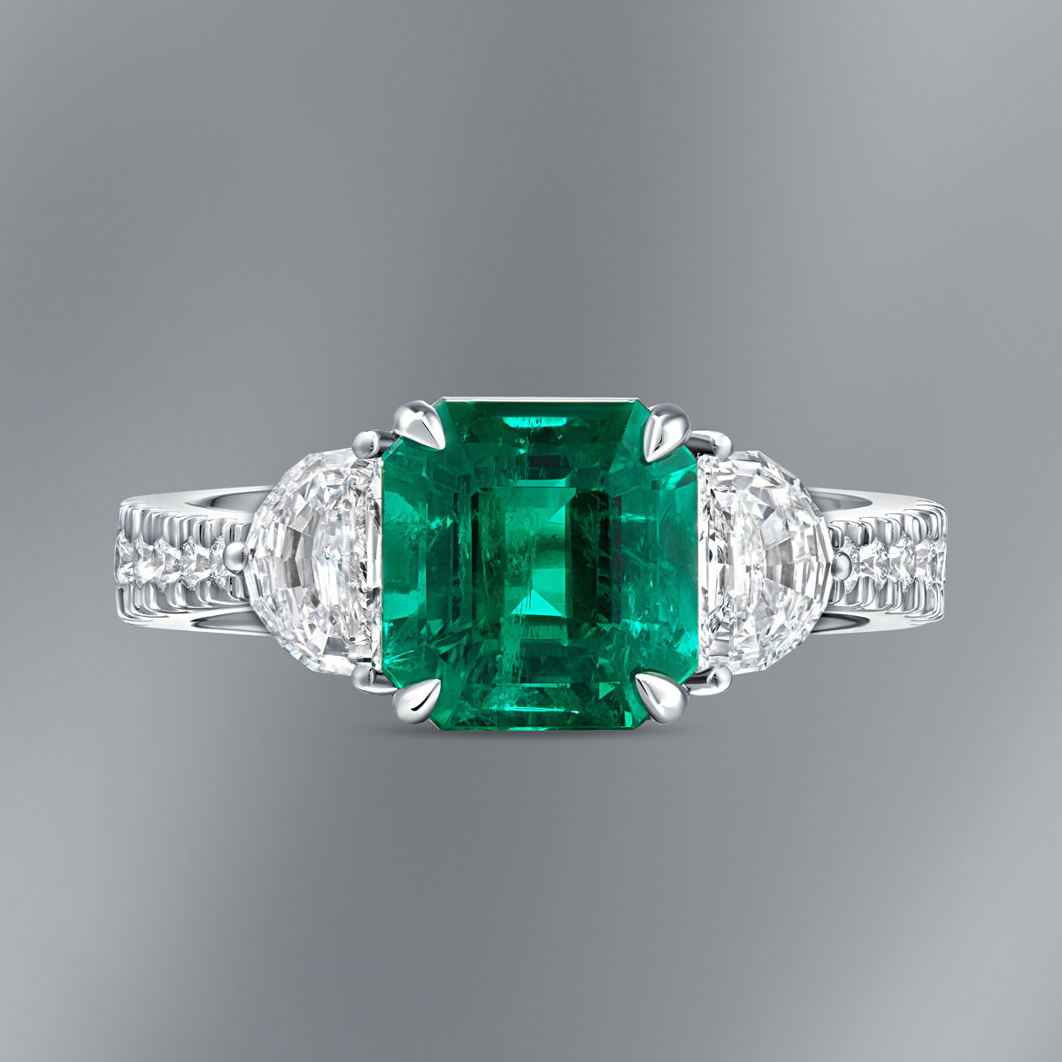 Diamond Ring set with Colombian Emerald