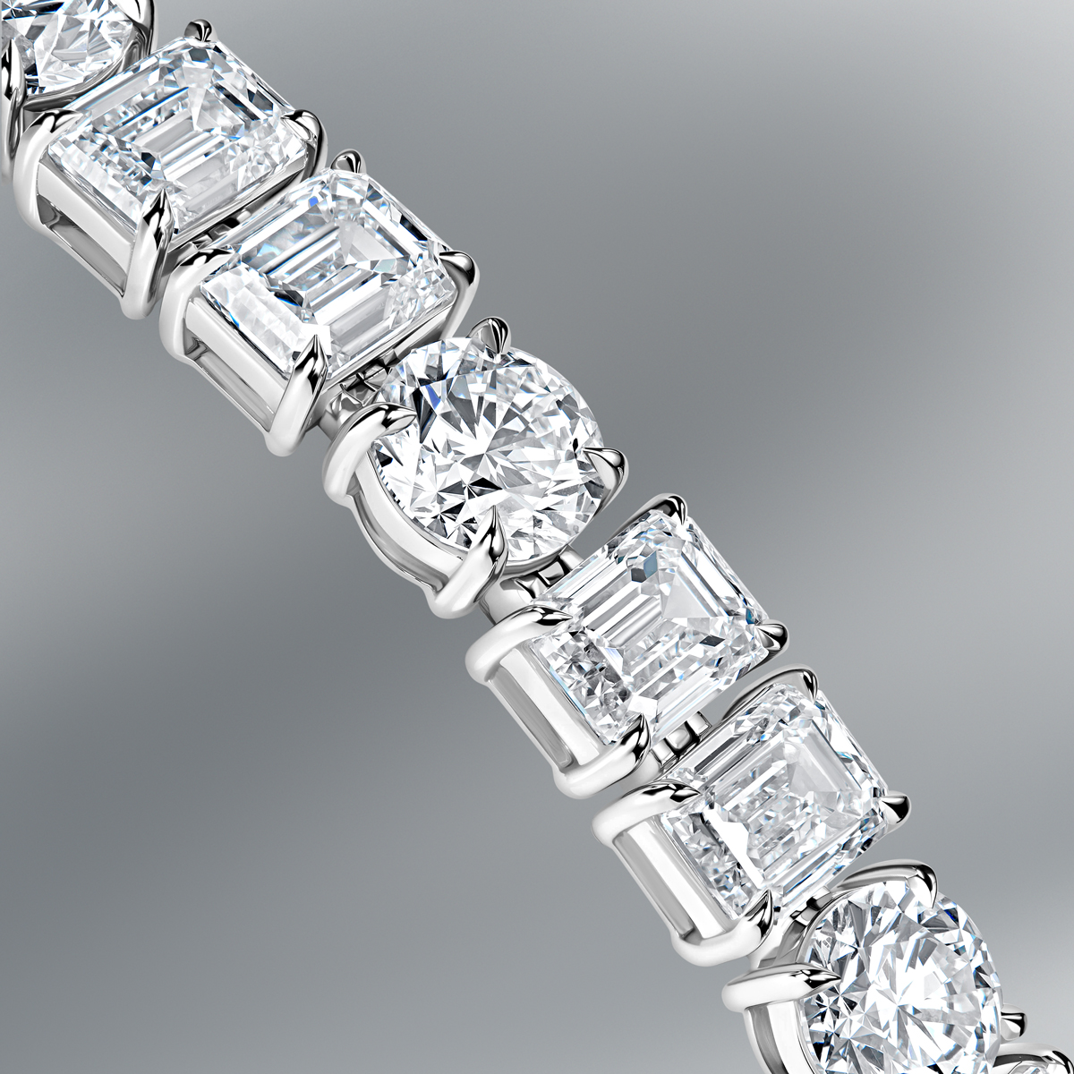 30.44 carats Mixed Cut Diamonds Bracelet