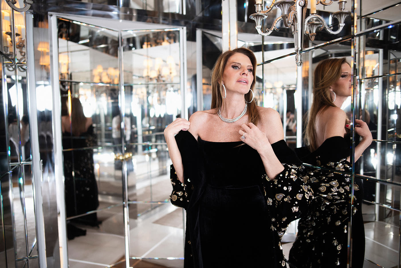Anna Dello Russo once again makes a bold and daring statement in her latest feature for “Harper’s Bazaar Serbia” magazine