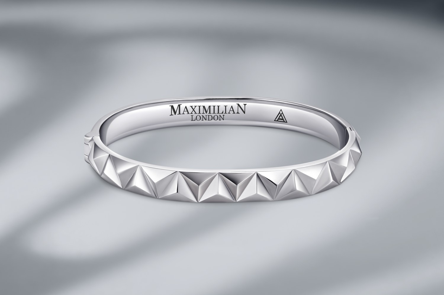 MaximiliaN DNA 18 K Gold Bangle