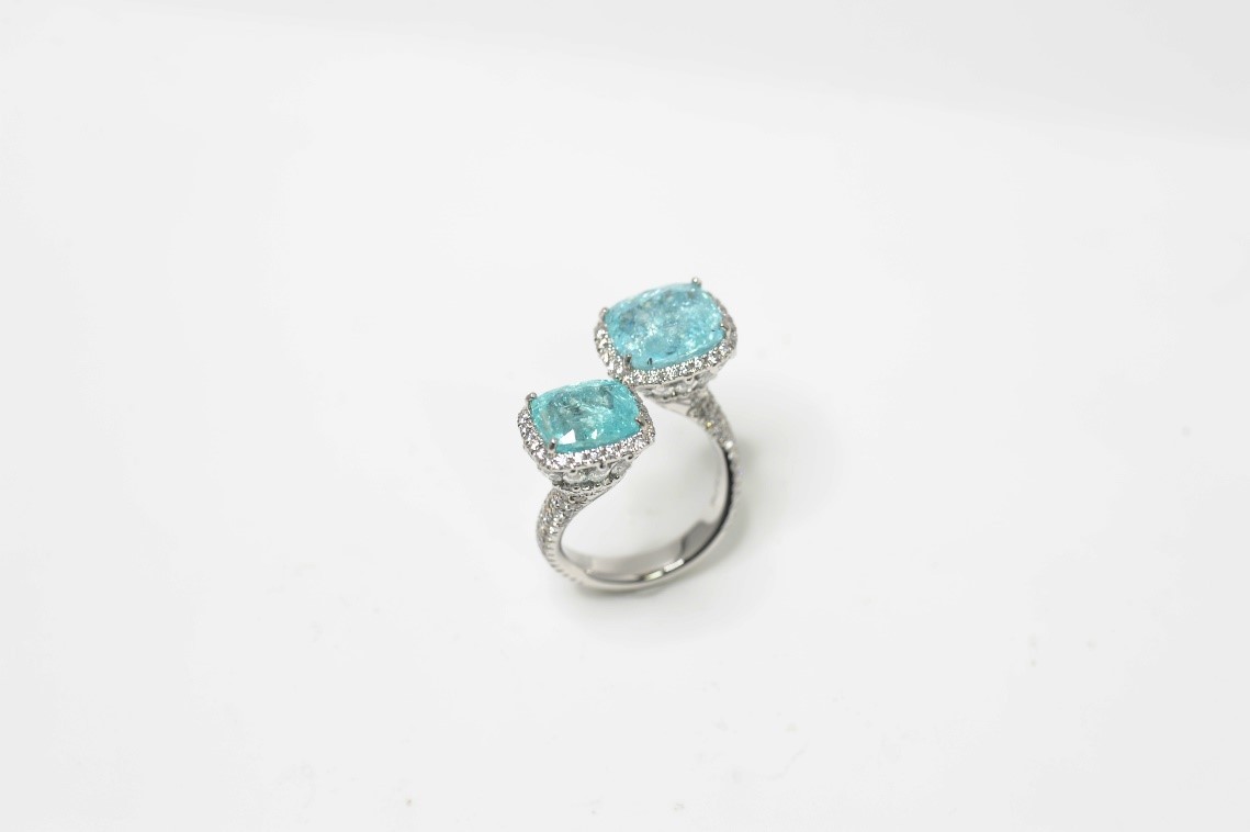 Diamond Ring  set with Natural Tourmaline Paraiba